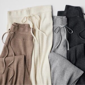 Uniqlo beige/camel washable knit ribbed pants